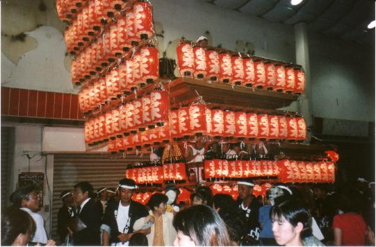 Danjiri with lanterns