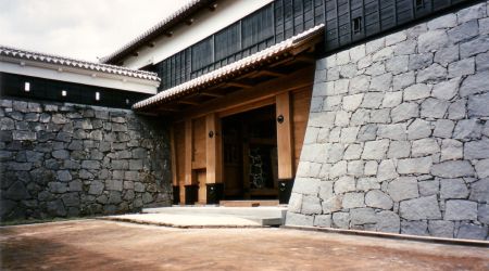 Castle gate in Kumamoto